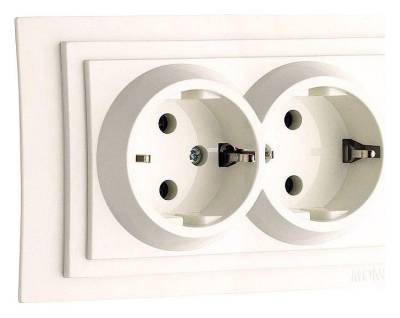 Розетка двойная с заземлением Mono Electric Larissa 103-010104-120 фото